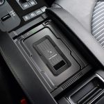 HFC-1065 CAR QI Standard Wireless Ladegerät 10W schnelles Ladevorgang für Toyota Highlander 2022, links und rechts Fahrt – Bild 6