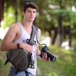 CADEN Dreiecksform Tscope Sling Schulter Kreuz Digitalkamera Taschen Tasche Weiche Tasche mit Regenschutz für Canon Nikon Sony K1, Größe: 36 * 31 * 15 cm