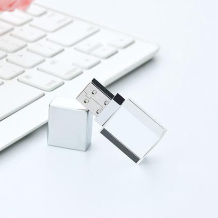 Kristall-Blitzlicht emittierender USB 2.0-Flash-Laufwerk, Auto-Musik-USB-Flash-Laufwerk, 8GB, 16GB, 32GB, 64GB