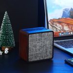 Q4 Bluetooth-Lautsprecher aus Holzstoff, unterstützt TF-Karte und 3,5 mm AUX, Q4
