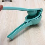 Manuelle Doppelschicht Zitronensaftpresse aus Aluminiumlegierung, zufällige Farbabgabe – Bild 4