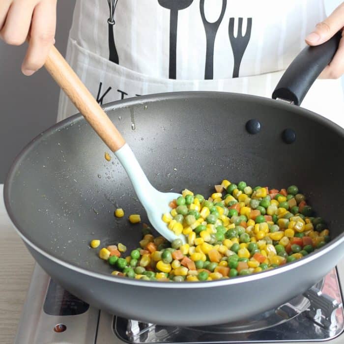 kn082 9-in-1-Küchenwerkzeugset aus Silikon mit Holzgriff und Aufbewahrungseimer, Black, Pink, Green – Bild 9