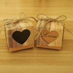 100 Stück Hochzeits-Holzmaserung mit herzförmigem Muster, ausgehöhlte Zuckerdose aus Kraftpapier, Größe: 5 x 5 x 5 cm, Black Heart-shaped, LOVE Heart-shaped – Bild 3