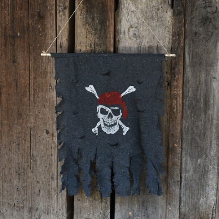 HC6358.jpg Halloween Dekoration Jolly Roger Schädel Banner Piratenflagge Partyzubehör, kleine Größe: 47 x 51cm – Bild 1