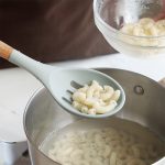 13 in 1 Silikonholzgriff Hitzebeständiges Kochbesteck-Set Küchengeräte mit großem Behälter – Bild 10