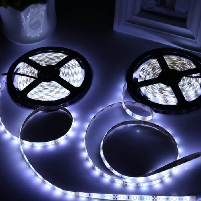 2 Stück Bare Board 2835 SMD dimmbare LED-Lichterkette mit weißem Licht/warmem Licht, 60 LED/m, Länge: 5 m, 12 V, 2 A, 100–240 V, 2835 SMD LED, 5m x 2 – Bild 5