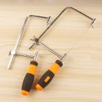 U-förmige Bügelsäge mit Klingen für Metall / Holz / Kunststoffrohr / Draht DIY Handwerkzeug Tragbare Holzbearbeitungssäge, Breite: 105 mm – Bild 4