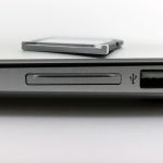 BASEQI 303ASV Versteckte SD-Kartenhülle aus Aluminiumlegierung für Macbook Pro Retina 13,3-Zoll-Laptops – Bild 3