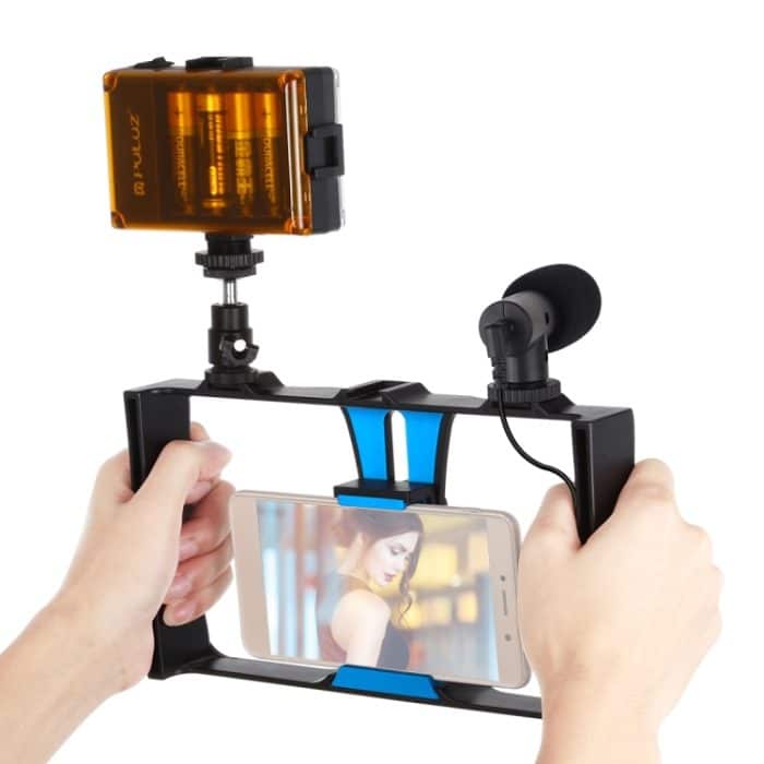 PKT3022.jpg PULUZ 3-in-1-Vlogging-Live-Übertragung, LED-Selfie-Licht, Smartphone-Video-Rig-Kits mit Mikrofon + Kaltschuh-Stativkopf für iPhone, Galaxy, Huawei, Xiaomi, HTC, LG, Google und andere Smartphones, 3-in-1, 3-in-1(Red), 3-in-1(US), 3-in-1(UAE) – Bild 1