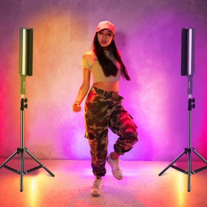 PULUZ 72 LEDs Foto-Handstablicht Vollfarbiges RGB-Fülllicht mit Barndoor – Bild 10