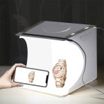 PULUZ 20 cm, inklusive 2 LED-Panels, zusammenklappbar, tragbar, 1100 lm Licht, Fotobeleuchtung, Studio, Aufnahmezelt, Box-Set mit 2 Farben Hintergründen (schwarz, weiß), aufgeklappte Größe: 24 cm x 23 cm x 23 cm – Bild 10