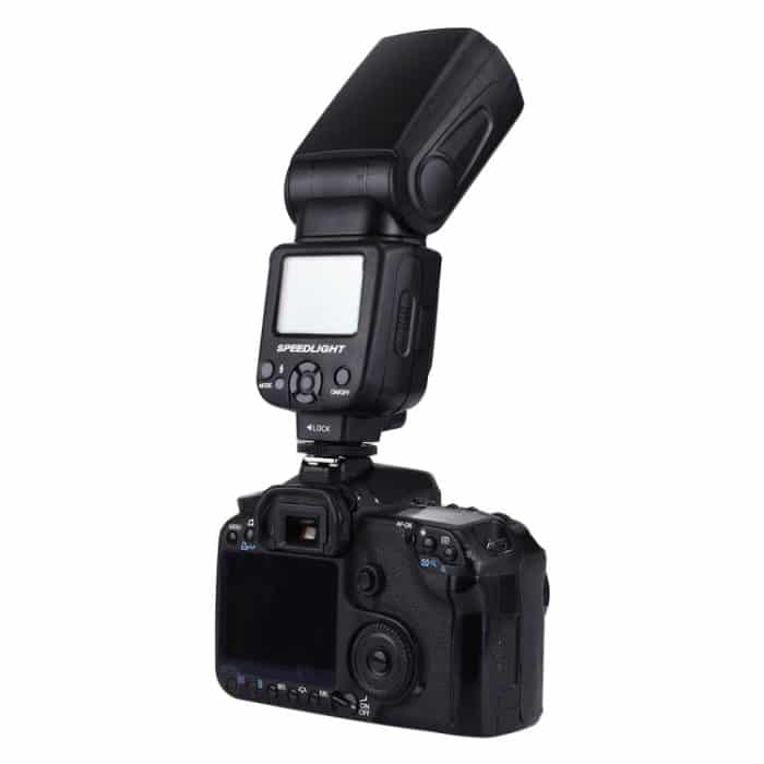 Triopo TR-960ii Flash Speedlite für Canon / Nikon DSLR-Kameras – Bild 3