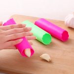 5 PCS Soft Resin Tube Shaped Wiederverwendbare Magic Handrolling Knoblauchschäler Küchengeräte (zufällige Farblieferung) – Bild 5