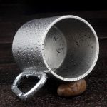 Doppelwandige Kaffeetasse aus Edelstahl mit Karabinergriff und zufälliger Farblieferung – Bild 6