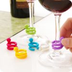 7 in 1 Cartoon Silikon versiegelt Spiral Rotwein Stopper + Tasse Füße Set, zufällige Farblieferung – Bild 8