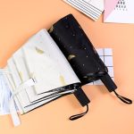 Federmuster-Regenschirm mit doppeltem Verwendungszweck, dreifach faltbar, manuelle Steuerung, tragbare Sonnenschutz-Regenschirme, winddichter Sonnenschirm – Bild 5