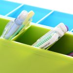 2 PCS Multifunktions-4-Gitter-Desktop-Stifthalter Büro-Schule-Aufbewahrungskoffer Kunststoffbox Schreibtisch-Stift-Organizer – Bild 3