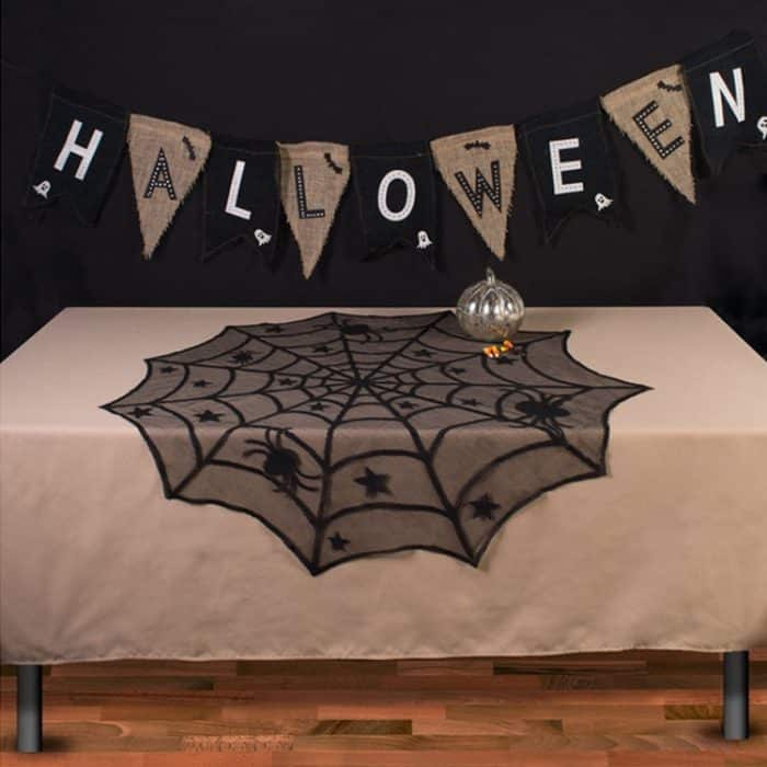 TBD0402566101.jpg 2 Stück Halloween Party schwarze Spitze Spinnennetz Tischdecke Dekoration, 102x102CM – Bild 1
