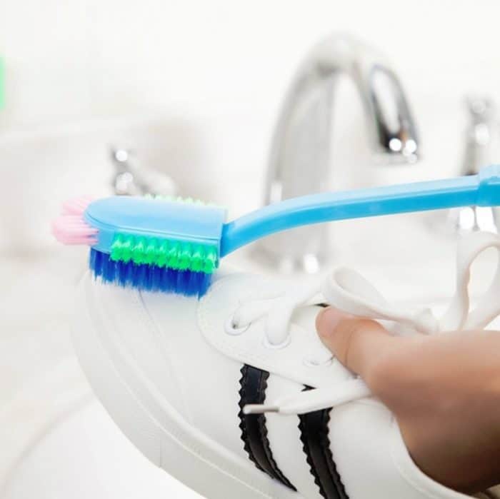 Schuhbürste mit langem Griff, Schuhreinigungsbürste, Haushaltsartikel, weiches Haar, Mehrkopfbürste, zufällige Farbe – Bild 1