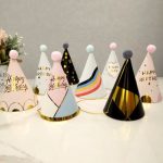10 PCS Kinder Erwachsene Geburtstag Party Hut Pelz Ball Geburtstag Papier Hut, Geometric Pink, Polygon Love Heart, Half Round Five-pointed Star Pink, Half Round Five-pointed Star Blue, Rainbow Style, European Lace Pink, Rhombus Line Black, Dot Black – Bild 3