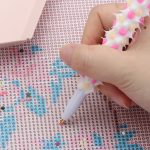 2 Stück Mace Diamonds Malstifte Stickerei Nähzubehör, Pink, Blue, Rose Red, Yellow – Bild 6