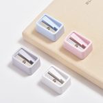 Deli 0594 Mini tragbarer Bleistiftspitzer für Kinder