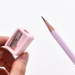 Deli 0594 Mini tragbarer Bleistiftspitzer für Kinder – Bild 3