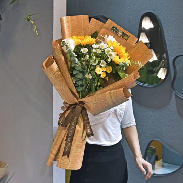 Englisches Zeitungs-Geschenkblumen-Verpackungsmaterial im Retro-Stil aus Rindsleder – Bild 1