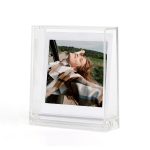 Doppelseitiger transparenter quadratischer Fotorahmenständer für Polaroids