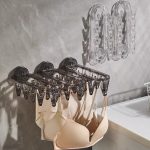 Kleiderständer mit Saugnapf, mehrere Clips, Wandmontage, für drinnen und draußen, Balkon, multifunktionaler faltbarer Kleiderbügel – Bild 2
