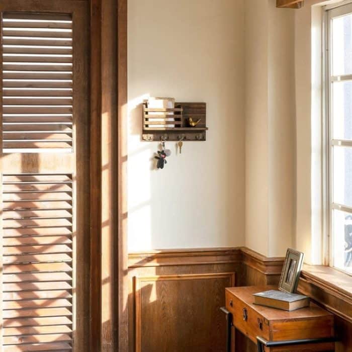 Wandmontiertes Retro-Aufbewahrungsregal aus massivem Holz für den Eingangsbereich, Post- und Schlüsselhalter, 39x23x7.8cm – Bild 5