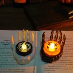Halloween LED Kerzenlicht Geist Festival Dekoration Palm Rest Nachtlicht Horror Layout Prop, Palm Rest (White), Palm Rest (Black) – Bild 4