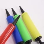 Ballonpumpe, Mini-Kunststoff-Handballon-Inflator, Luftpumpe, tragbare Dekorationswerkzeuge, zufällige Farbe – Bild 3