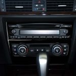 Für BMW 3er E90/E92 2005–2012, 2 Stück Autoklimaanlage, CD-Bedienfeld, ohne Navigation, ohne Löcher, dekorativer Aufkleber, Links- und Rechtsantrieb, universell – Bild 4