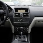 Auto Kohlefaser Lufteinlassring + Zwischenluftauslass + Seitenluftauslassplatte Dekorativer Aufkleber für Mercedes-Benz W204 2007-2010 – Bild 7