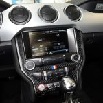 Auto USA Farbe Kohlefaser CD Panel dekorative Aufkleber für Ford Mustang 2015-2017 – Bild 6