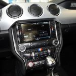 Auto USA Farbe Kohlefaser Zentrales Bedienfeld Dekorativer Aufkleber für Ford Mustang 2015-2017 – Bild 6