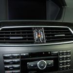 Auto Deutsche Flagge Carbon Fiber Intermediate Air Outlet Panel Dekorativer Aufkleber für Mercedes-Benz W204 2011-2013 – Bild 6