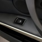 Für BMW 3er E90/320i/325i 2005-2012 Auto Linkslenker Fensterhebeplatte mit Klappschlüssel Dekorativer Aufkleber, Durchmesser: 37,8 cm – Bild 4