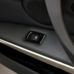 Für BMW 3er E90/320i/325i 2005-2012 Auto Linkslenker Fensterhebeplatte ohne Klappschlüssel Dekorativer Aufkleber, Durchmesser: 37,8 cm – Bild 4