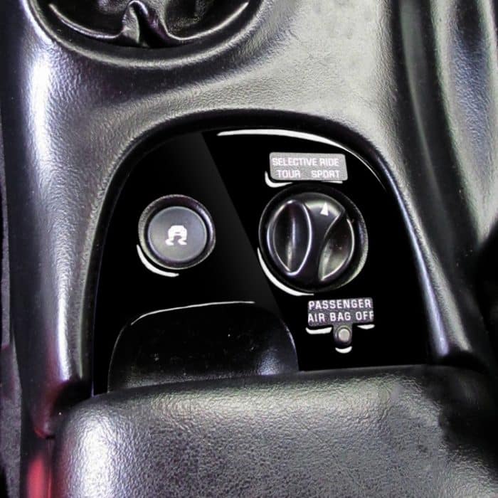 Für Chevrolet Corvette C5 2000–2004 Auto untere Konsole B mit dekorativem Aufkleber Traktionskontrolle, Linksantrieb – Bild 5