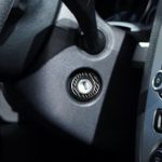 Kohlefaserauto-Zigarettenanzünder Schlüsselanhänger dekorativer Aufkleber für Volkswagen Scirocco 2009-2016, links und rechts universell – Bild 5