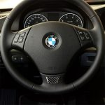 Kleine B-Version Carbonfaser Autolenkrad Dekorativer Aufkleber für BMW E90 2005-2012 – Bild 5