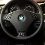 Little B Version Dreifarbiger Carbon Lenkrad Autolenkrad Dekorativer Aufkleber für BMW E90 2005-2012 – Bild 5