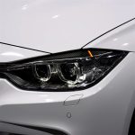 1 Paar gelb rote Farbe Kohlefaser Autolampe Augenbrauen dekorative Aufkleber für BMW F30 2013-2015 – Bild 7