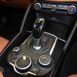 3 in 1 auto kohlenstofffaserzahnradrahmen panel dekorativer aufkleber für alfa romeo giulia 2017-2019, rechts fahren – Bild 5