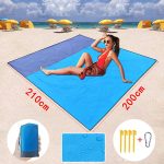 Wasserdichte Polyester-Picknickmatte aus kariertem Stoff mit Taschen, Outdoor-Camping-Strandmatte, Größe: 2,1 x 2 m – Bild 2
