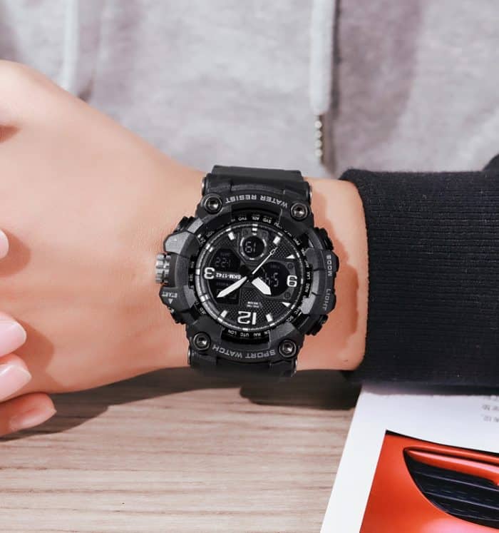 SKMEI 1742 Vier-Bildschirm-LED-Digitalanzeige, leuchtende, sportliche, stoßfeste elektronische Uhr für Herren – Bild 9