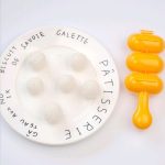 Niedliche, lebensmittelechte Sushi-Reisbällchen-Shaker-Form mit Löffel für Kinder, zufällige Farblieferung – Bild 4