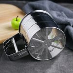 Manuelles Netzmehl Zuckerpulver Edelstahl Handsieb Siebbecher Backwerkzeug – Bild 4